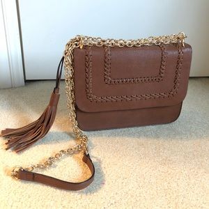 Purse w/ gold chain strap